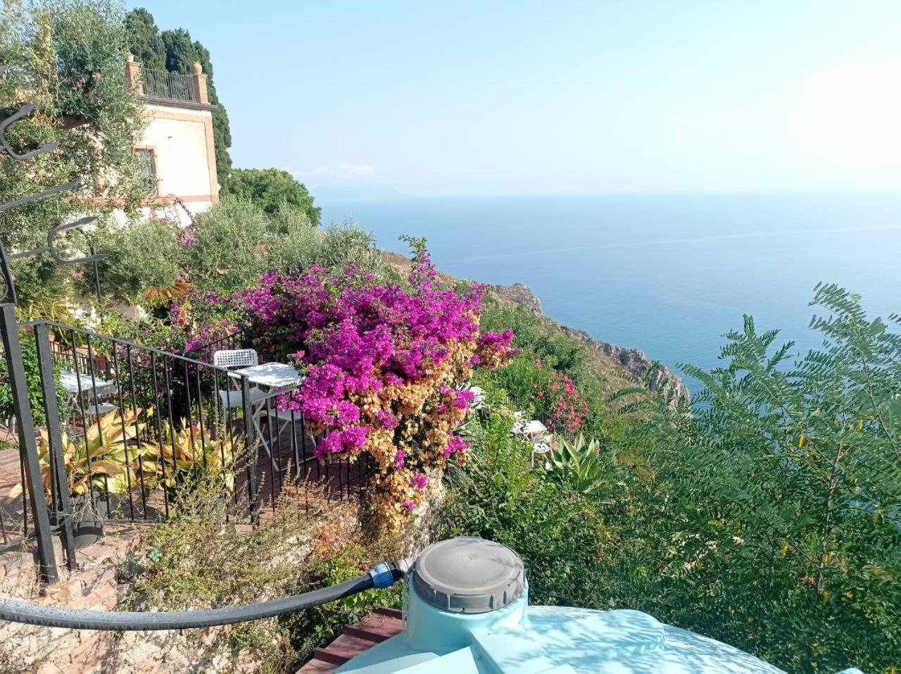 Villa Mansarda Con Terrazzo Vista Mare Oliveri Esterno foto