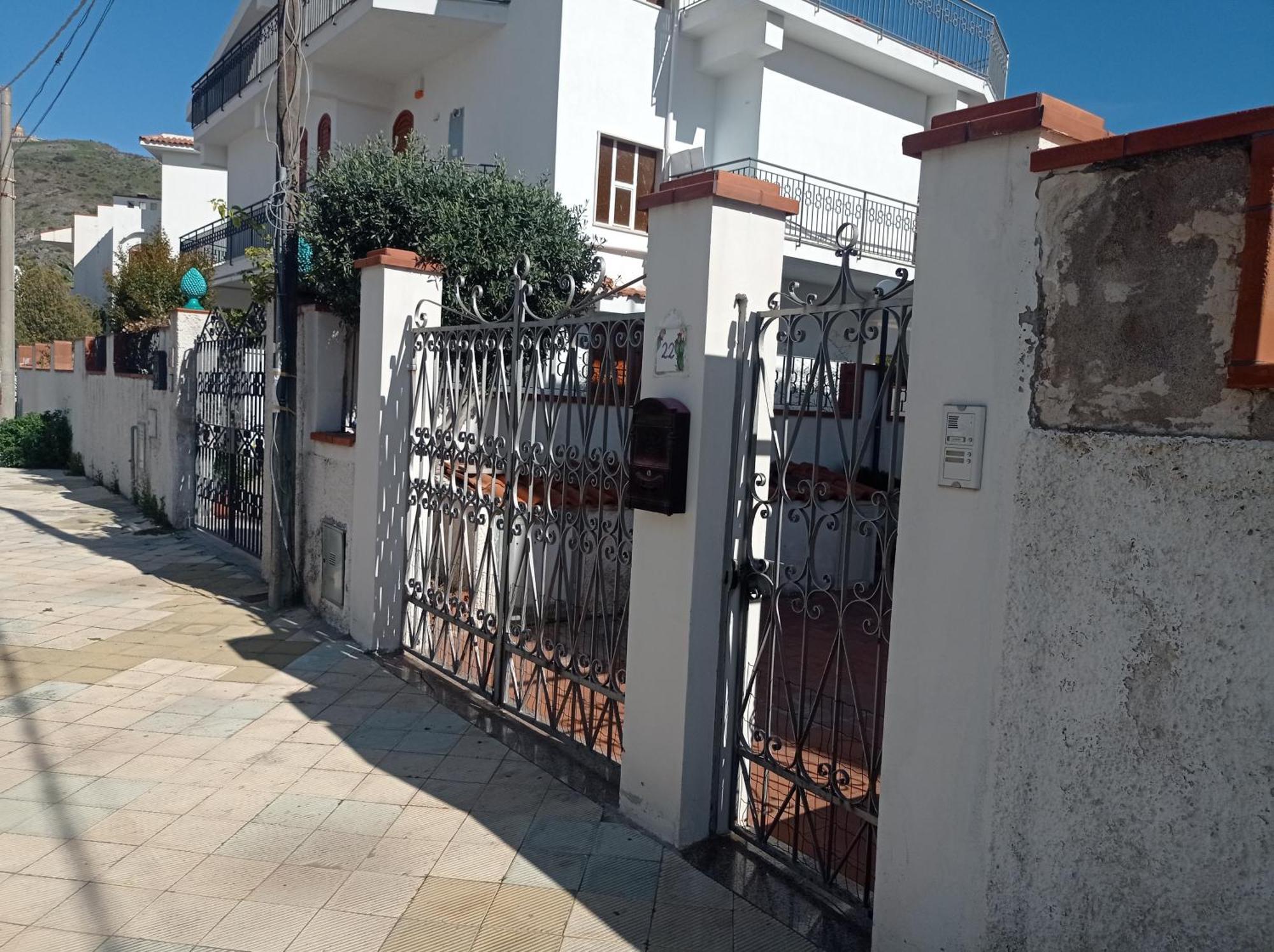 Villa Mansarda Con Terrazzo Vista Mare Oliveri Esterno foto