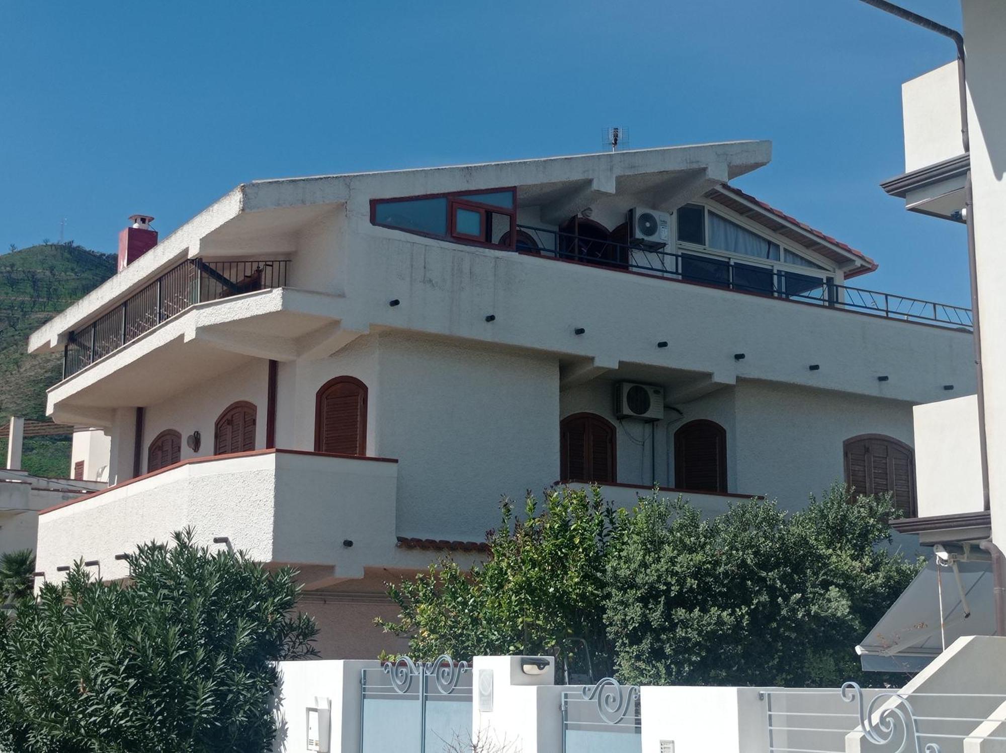 Villa Mansarda Con Terrazzo Vista Mare Oliveri Esterno foto