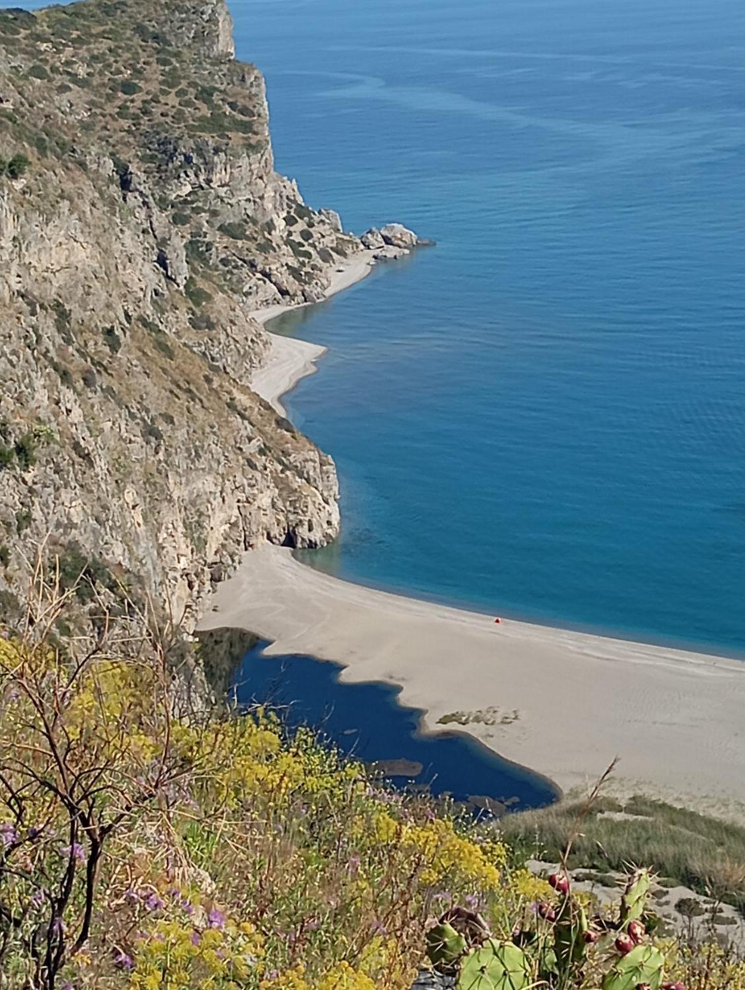 Villa Mansarda Con Terrazzo Vista Mare Oliveri Esterno foto